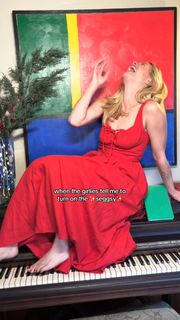 Ashe feet photo thumbnail