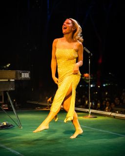 Ashe feet photo thumbnail