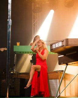 Ashe feet photo thumbnail