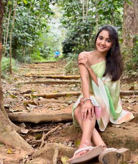Ashi Singh feet photo 3