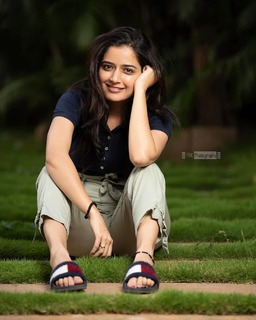 Ashika Ranganath feet photo 7