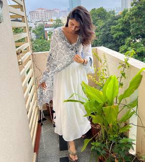 Ashika Ranganath feet photo 5
