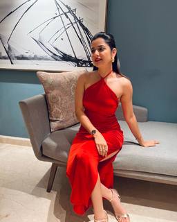 Ashika Ranganath feet photo 1