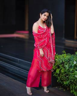 Ashika Ranganath feet photo 17