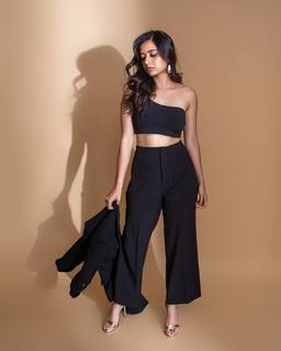Ashika Ranganath feet photo 4
