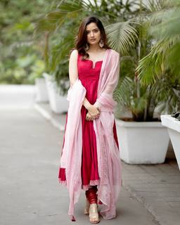 Ashika Ranganath feet photo 16
