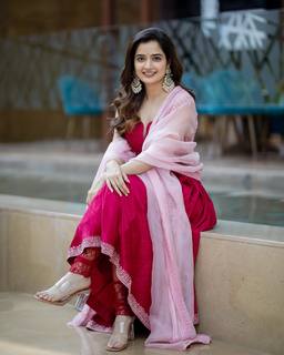 Ashika Ranganath feet photo 14