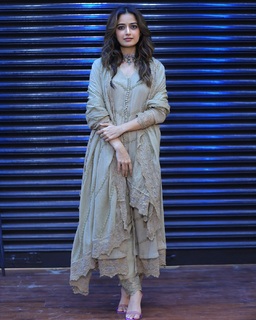 Ashika Ranganath feet photo 3