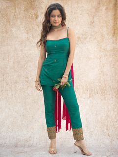 Ashika Ranganath feet photo 8