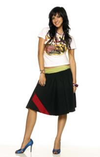 Ashlee Simpson feet photo thumbnail