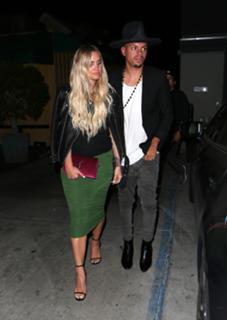 Ashlee Simpson feet photo thumbnail