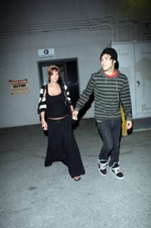Ashlee Simpson feet photo thumbnail