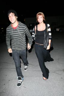Ashlee Simpson feet photo thumbnail