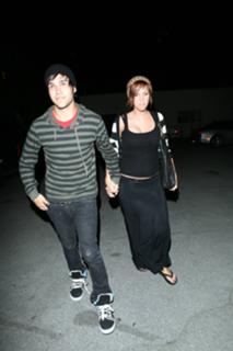 Ashlee Simpson feet photo thumbnail