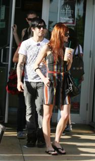 Ashlee Simpson feet photo thumbnail