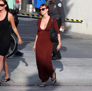 Ashlee Simpson feet photo thumbnail