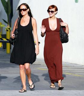 Ashlee Simpson feet photo thumbnail