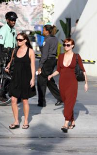Ashlee Simpson feet photo thumbnail