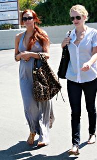 Ashlee Simpson feet photo thumbnail