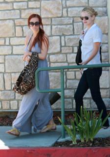 Ashlee Simpson feet photo thumbnail