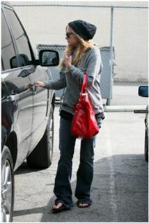 Ashlee Simpson feet photo thumbnail