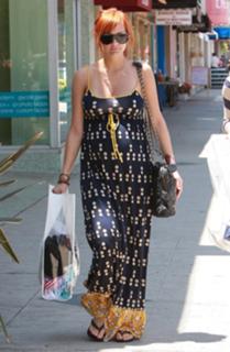 Ashlee Simpson feet photo thumbnail