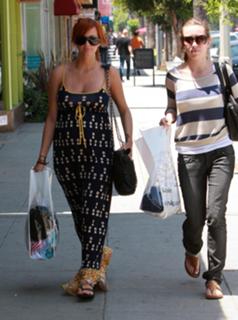 Ashlee Simpson feet photo thumbnail