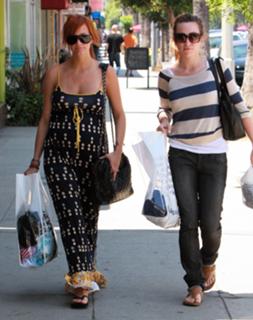 Ashlee Simpson feet photo thumbnail