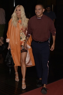 Ashlee Simpson feet photo thumbnail