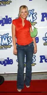 Ashlee Simpson feet photo thumbnail