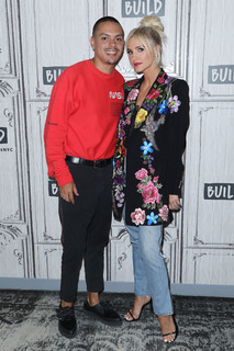 Ashlee Simpson feet photo thumbnail