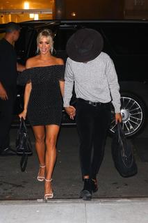 Ashlee Simpson feet photo thumbnail