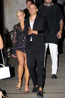 Ashlee Simpson feet photo thumbnail