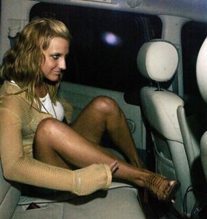 Ashlee Simpson feet photo thumbnail