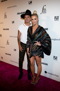 Ashlee Simpson feet photo thumbnail