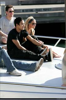Ashlee Simpson feet photo thumbnail