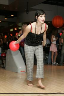 Ashlee Simpson feet photo thumbnail