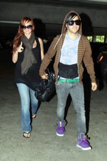 Ashlee Simpson feet photo thumbnail
