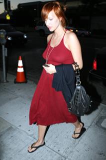 Ashlee Simpson feet photo thumbnail