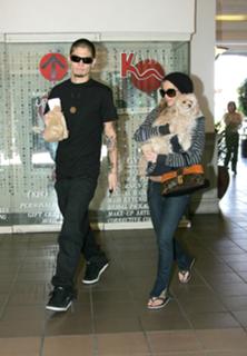 Ashlee Simpson feet photo thumbnail