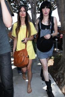 Ashlee Simpson feet photo thumbnail