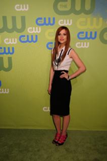 Ashlee Simpson feet photo thumbnail
