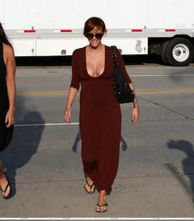 Ashlee Simpson feet photo thumbnail