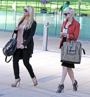 Ashlee Simpson feet photo thumbnail