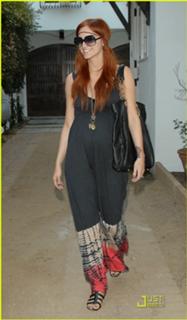 Ashlee Simpson feet photo thumbnail