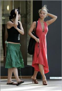 Ashlee Simpson feet photo thumbnail