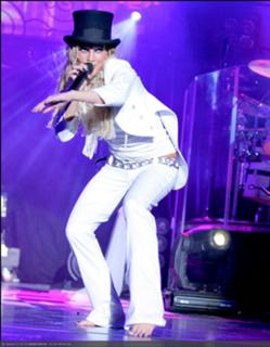 Ashlee Simpson feet photo thumbnail