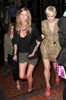 Ashlee Simpson feet photo thumbnail