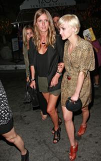 Ashlee Simpson feet photo thumbnail