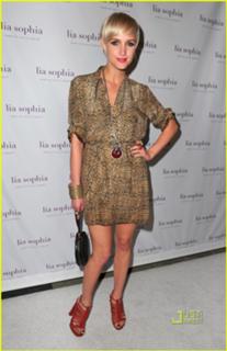 Ashlee Simpson feet photo thumbnail